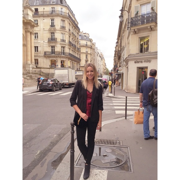 Meet your Posher, Taylor - Picture 2 of 11